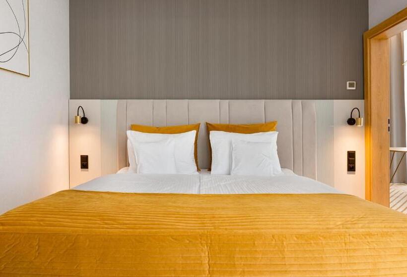 استودیوی سوپریور, Crystal Mountain Hotel Wisła