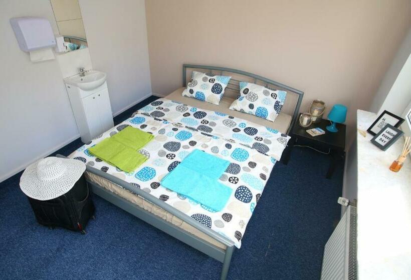 اتاق استاندارد با سرویس بهداشتی مشترک, Hello Gdynia Hostel