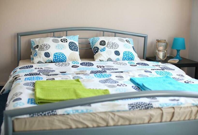 اتاق استاندارد با سرویس بهداشتی مشترک, Hello Gdynia Hostel