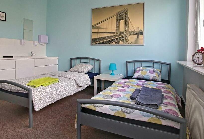 اتاق استاندارد با سرویس بهداشتی مشترک, Hello Gdynia Hostel