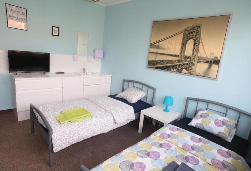 اتاق استاندارد با سرویس بهداشتی مشترک, Hello Gdynia Hostel