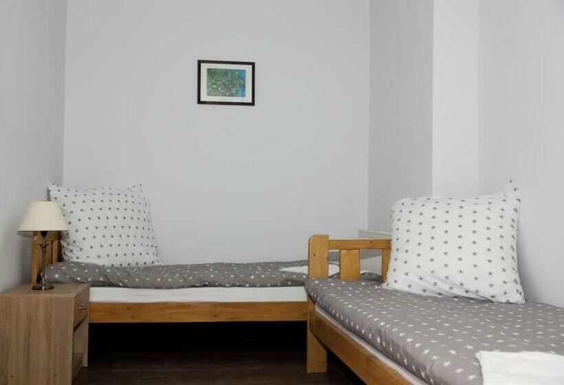 اتاق استاندارد, Hostel Grono