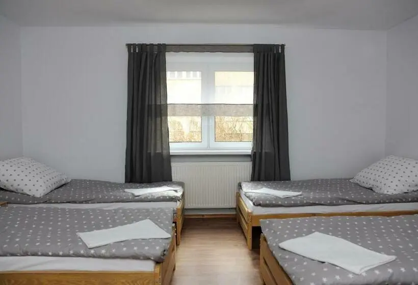Standard Neljän Hengen Huone, Hostel Grono