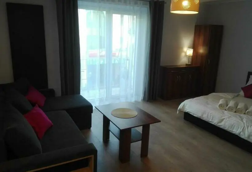 Perhestudio, Hostel Grono