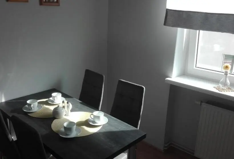 Perhestudio, Hostel Grono