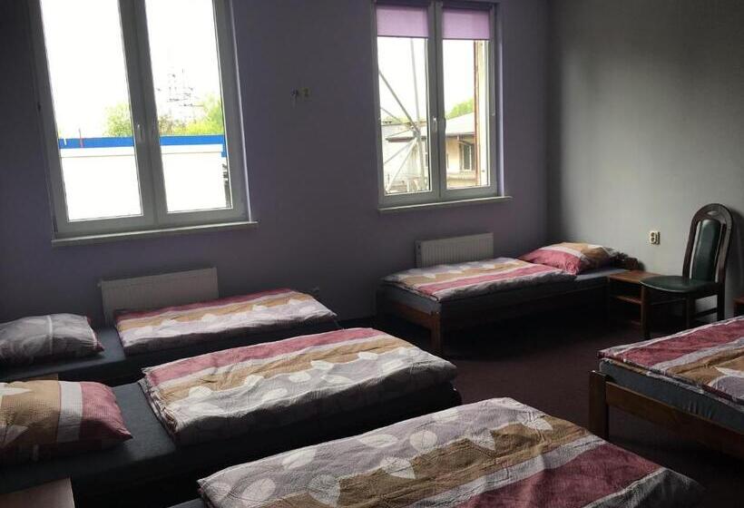 스탠다드 4인용 룸 공용 욕실, Hostel Mikołajczyka59