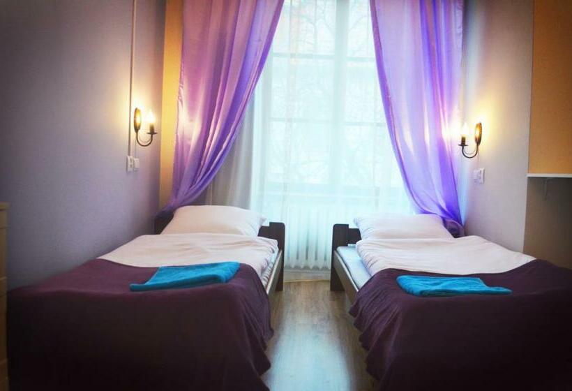 اتاق استاندارد سه نفره, Hostel U Kmity