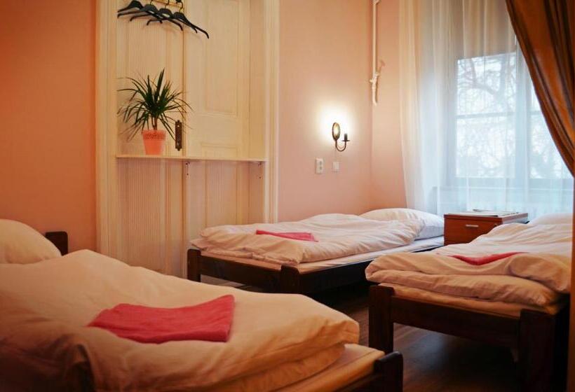 Номер Стандарт Трехместный, Hostel U Kmity