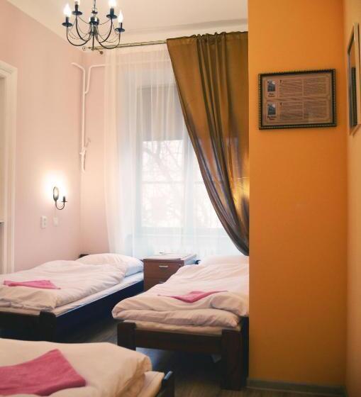 اتاق استاندارد سه نفره, Hostel U Kmity