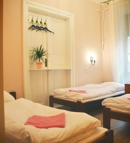 اتاق استاندارد سه نفره, Hostel U Kmity