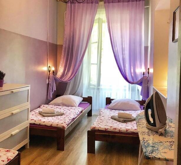 اتاق استاندارد سه نفره, Hostel U Kmity