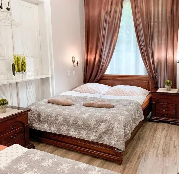 اتاق استاندارد سه نفره, Hostel U Kmity