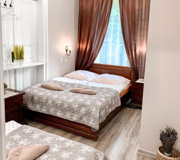 اتاق استاندارد سه نفره, Hostel U Kmity