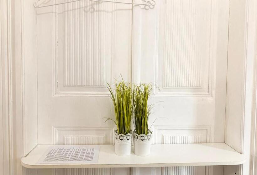 اتاق استاندارد سه نفره, Hostel U Kmity