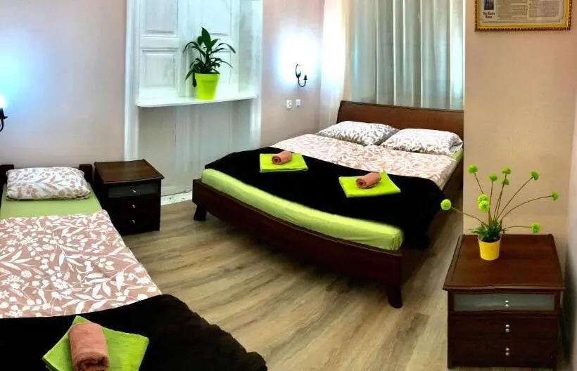 اتاق استاندارد سه نفره, Hostel U Kmity