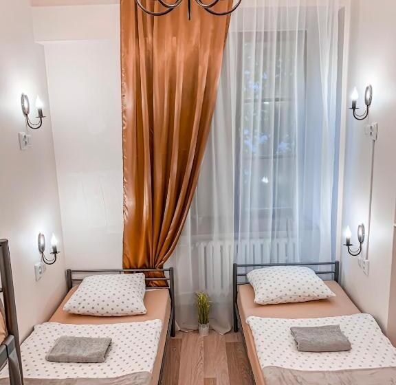 اتاق استاندارد چهار تخته, Hostel U Kmity