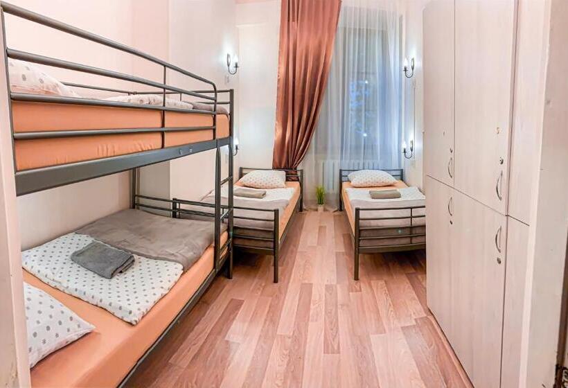 اتاق استاندارد چهار تخته, Hostel U Kmity