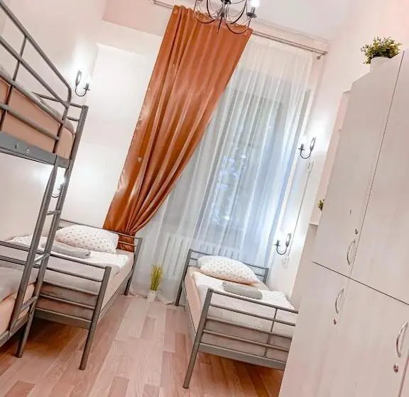 اتاق استاندارد چهار تخته, Hostel U Kmity