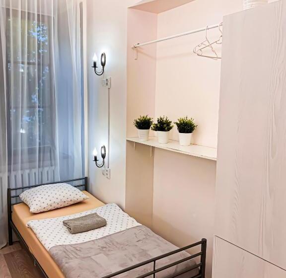 اتاق استاندارد چهار تخته, Hostel U Kmity