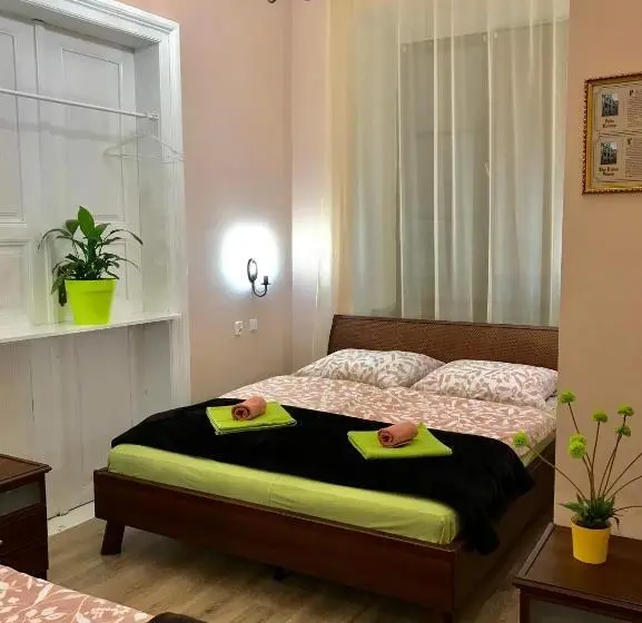 اتاق استاندارد سه نفره, Hostel U Kmity