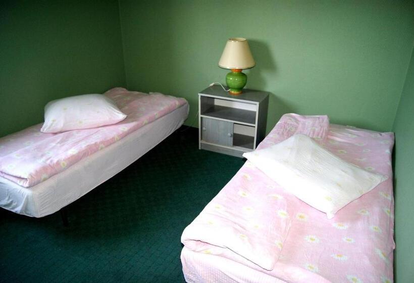 חדר אקונומי, Holidays