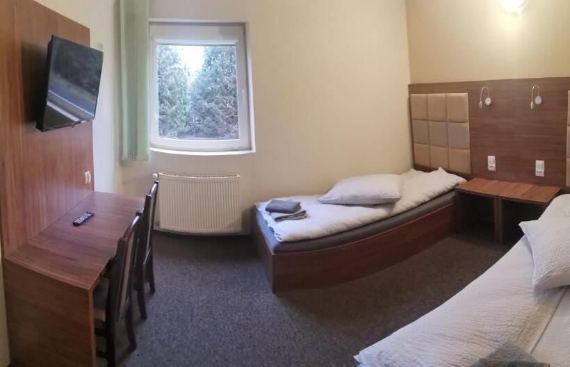 חדר סופריור יחיד, Holidays