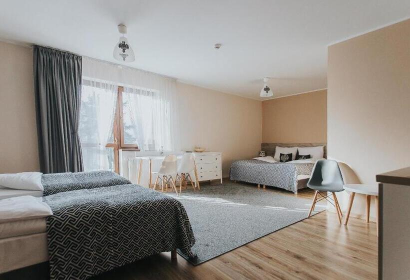 غرفة قياسية رباعية مزودة بشُرفة, Majerzanka