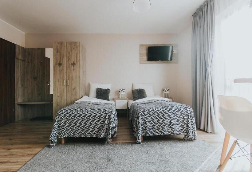 غرفة قياسية رباعية مزودة بشُرفة, Majerzanka