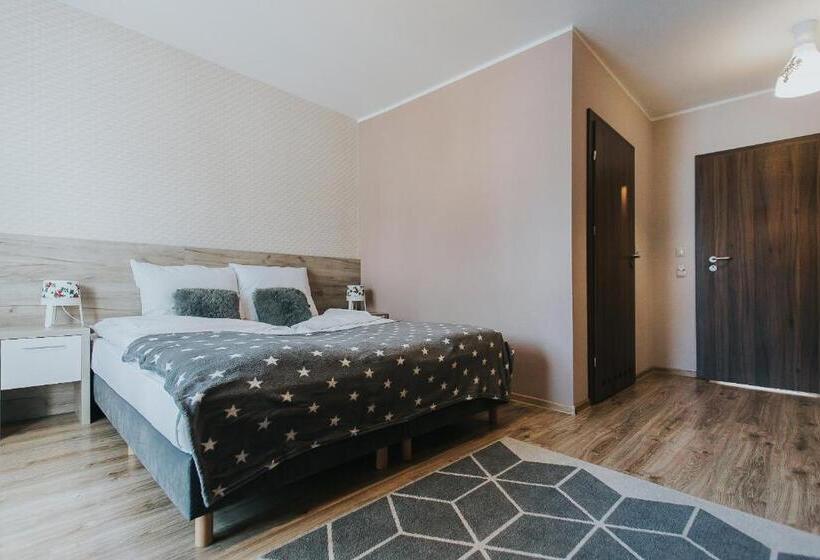 غرفة قياسية مزوَّدة بشُرفة, Majerzanka