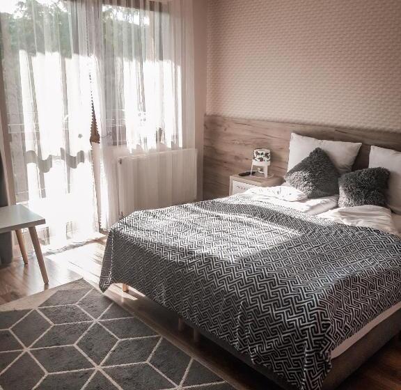 غرفة قياسية مزوَّدة بشُرفة, Majerzanka