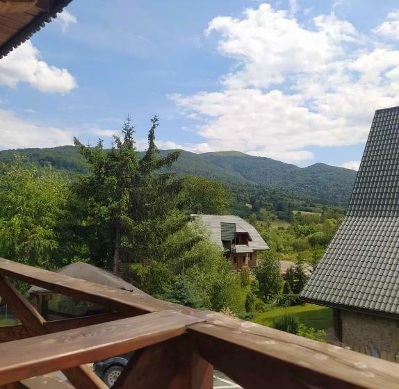 غرفة قياسية ثلاثية مزودة بشرفة, Mala Chatka