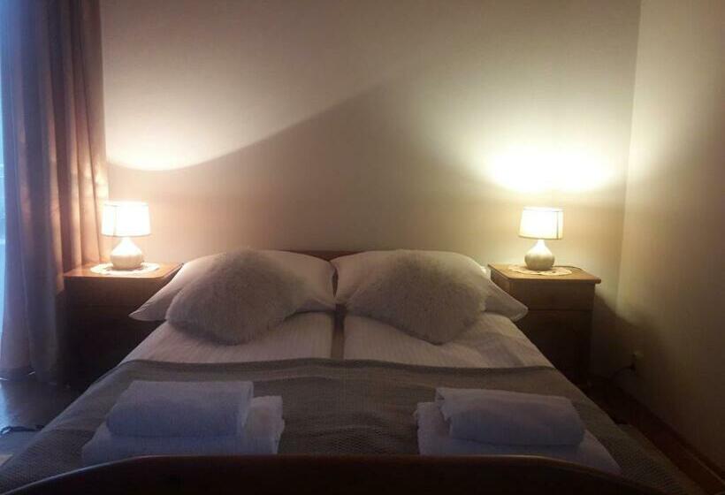 バルコニー付きスタンダードトリプルルーム, Mala Chatka