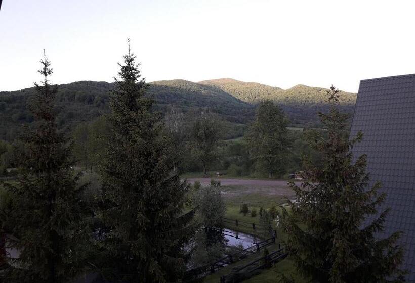 Трехместный Номер Стандарт с Балконом, Mala Chatka