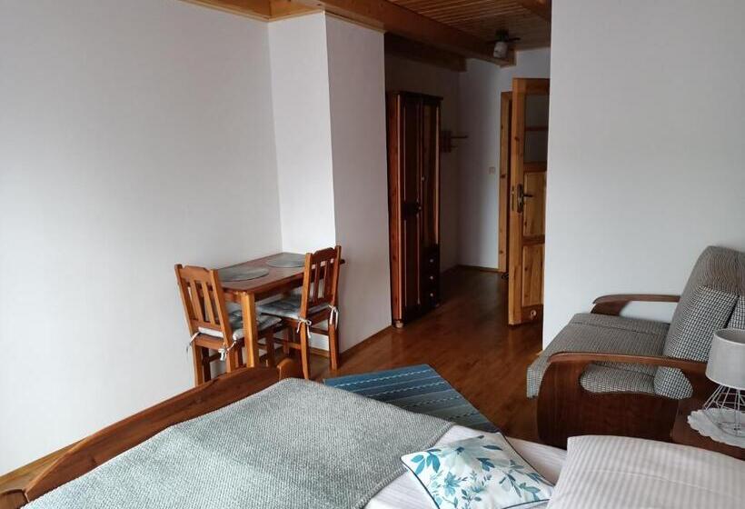 غرفة قياسية ثلاثية ذات اطلالة, Mala Chatka