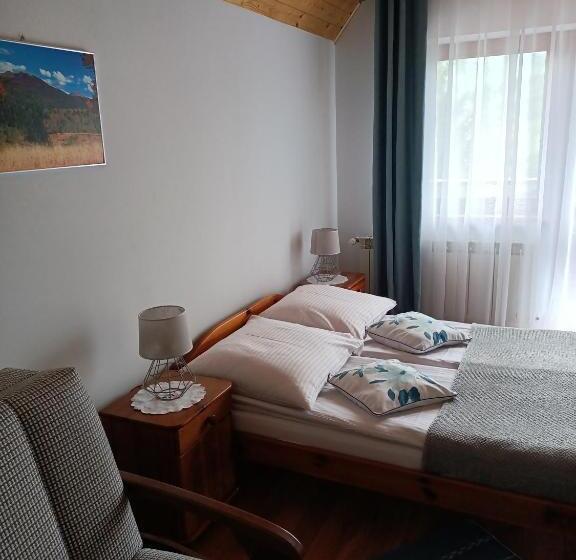 غرفة قياسية ثلاثية ذات اطلالة, Mala Chatka