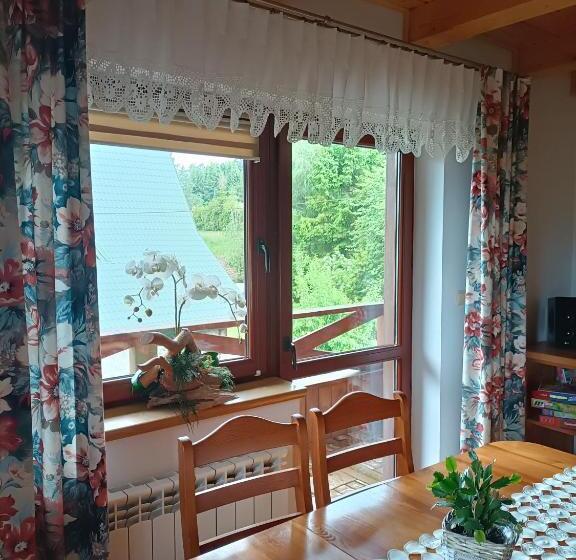 غرفة قياسية ثلاثية, Mala Chatka