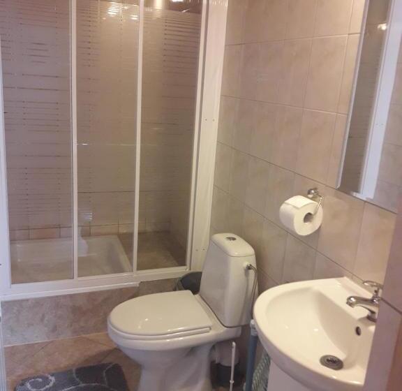 غرفة قياسية ثلاثية, Mala Chatka