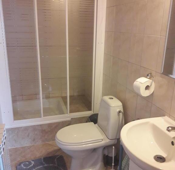 غرفة قياسية ثلاثية, Mala Chatka