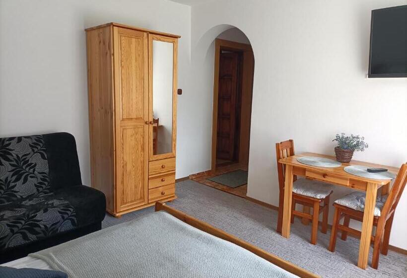 غرفة قياسية ثلاثية, Mala Chatka