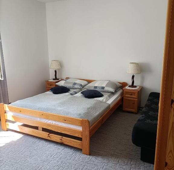 غرفة قياسية ثلاثية, Mala Chatka