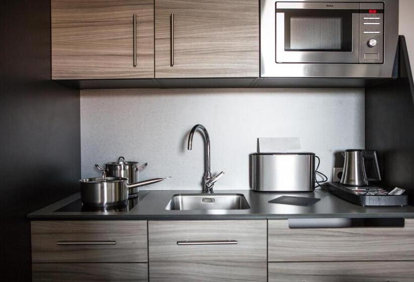 إستوديو ديلوكس, Mazurek