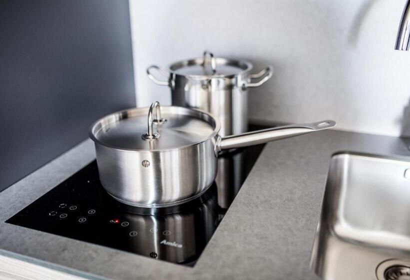 إستوديو ديلوكس, Mazurek