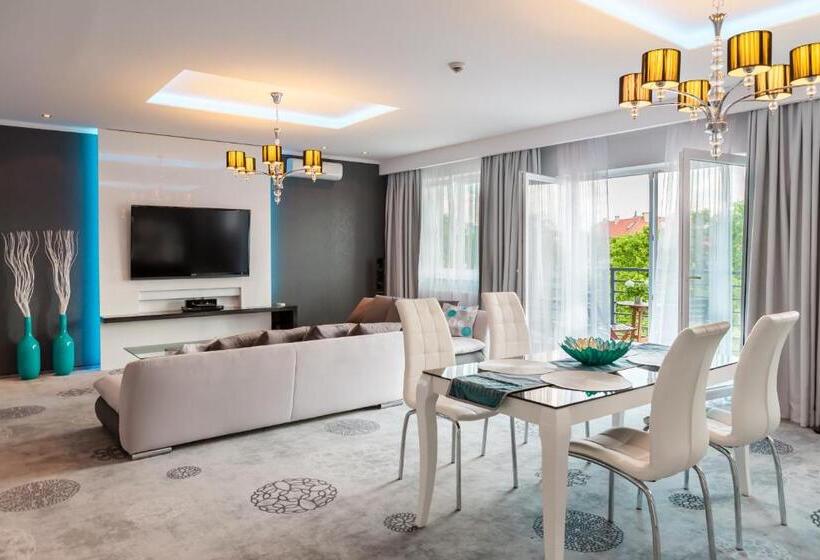 سوییت لوکس, Mikulski