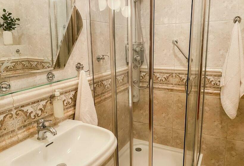 غرفة قياسية مزوَّدة بشُرفة, Pałac Bałoszyce