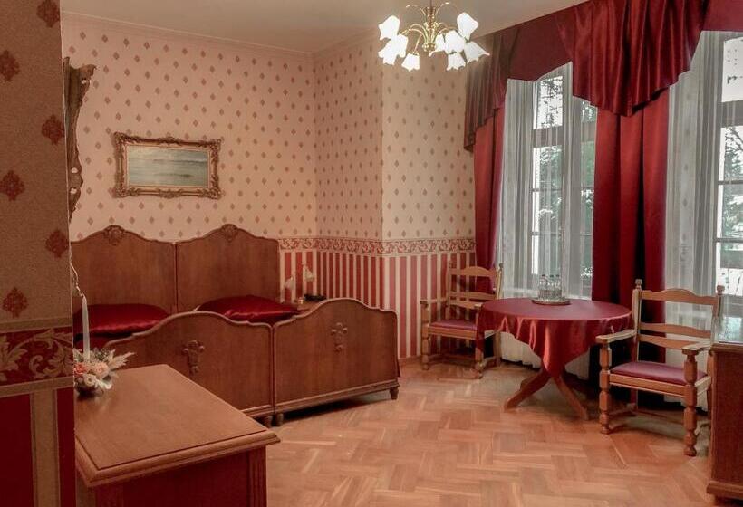 غرفة قياسية, Pałac Bałoszyce