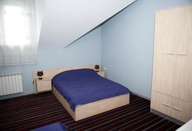 غرفة قياسية ثلاثية, Paola