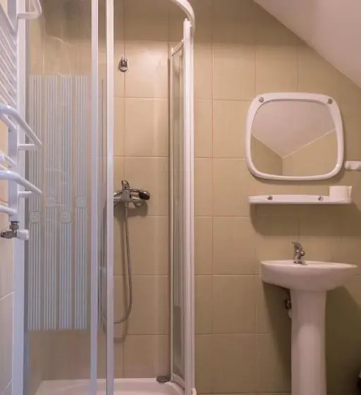 Basic Yhden Hengen Huone, Podkowa