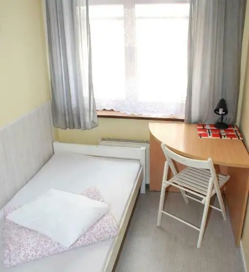 Basic Yhden Hengen Huone, Kamienica Rynek 7