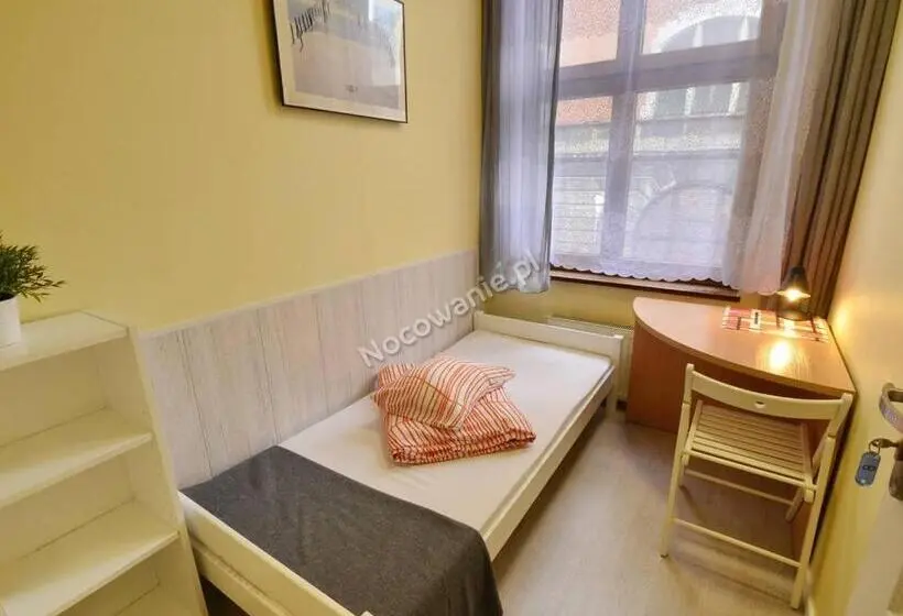 Basic Yhden Hengen Huone, Kamienica Rynek 7