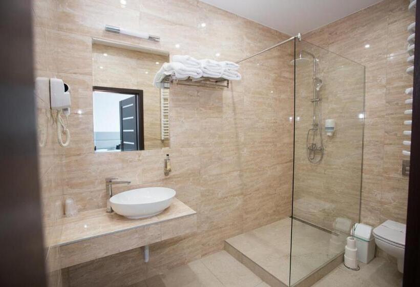 スタンダードトリプルルーム, Tiffany